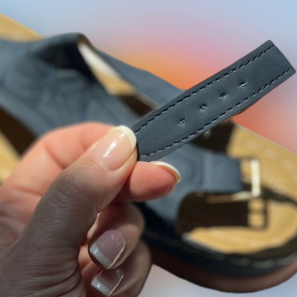 Low Wedge Thong Navy Sandal Sz 39/8.5 - Picture 7 of 13